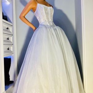 White toile, embroidered satin gown M